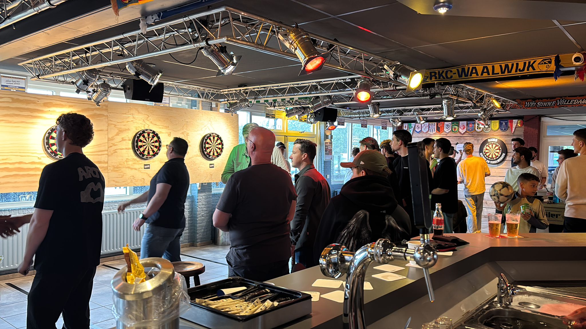 Succesvol dartskoppeltoernooi bij VV Dongen